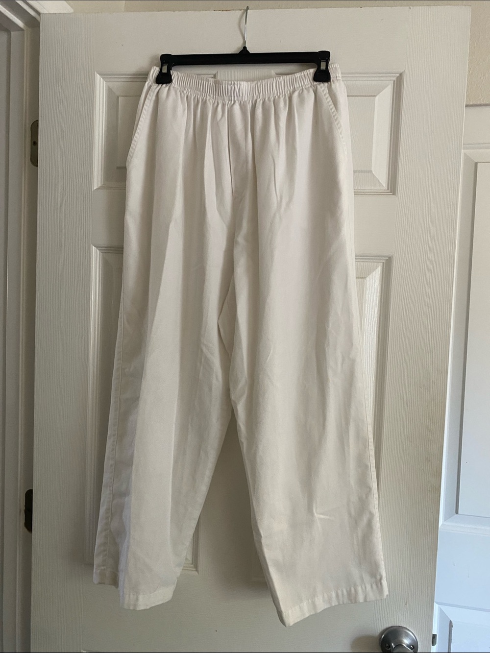 Cabin Creek White Elastic-Waist Cropped Pants